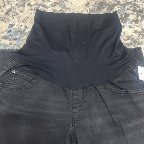 Maternity Over-The-Belly Cropped Straight-Leg
Jeans - Picture 4 of 8